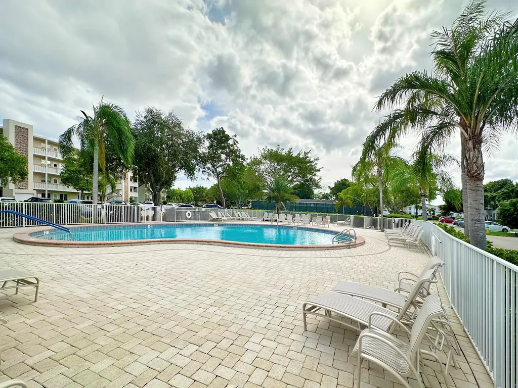 124 Ventnor F Deerfield Beach FL 33442