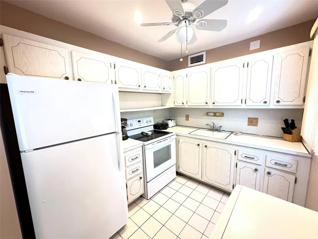 124 Ventnor F Deerfield Beach FL 33442