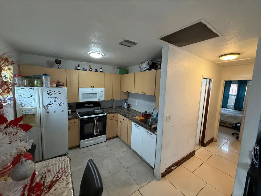 1028 NW 24th Street Miami FL 33127