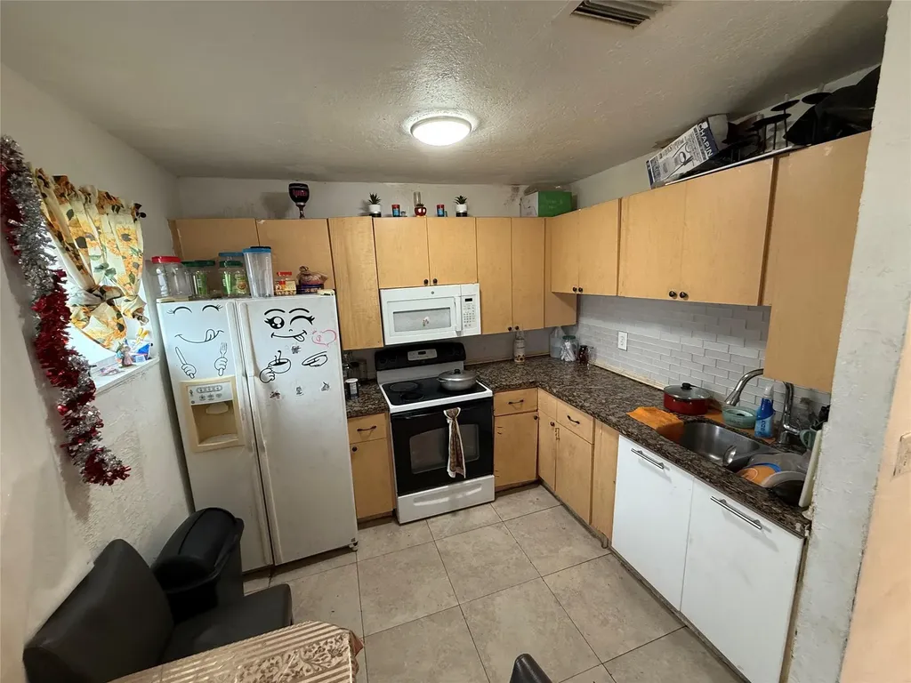 1028 NW 24th Street Miami FL 33127