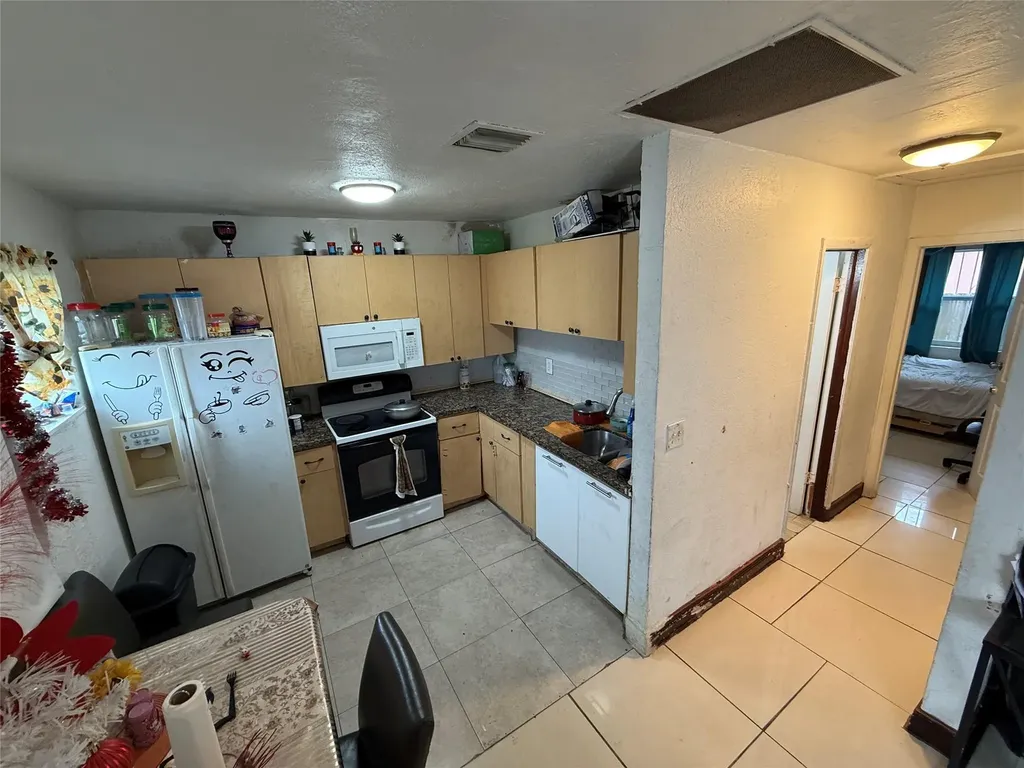 1028 NW 24th Street Miami FL 33127