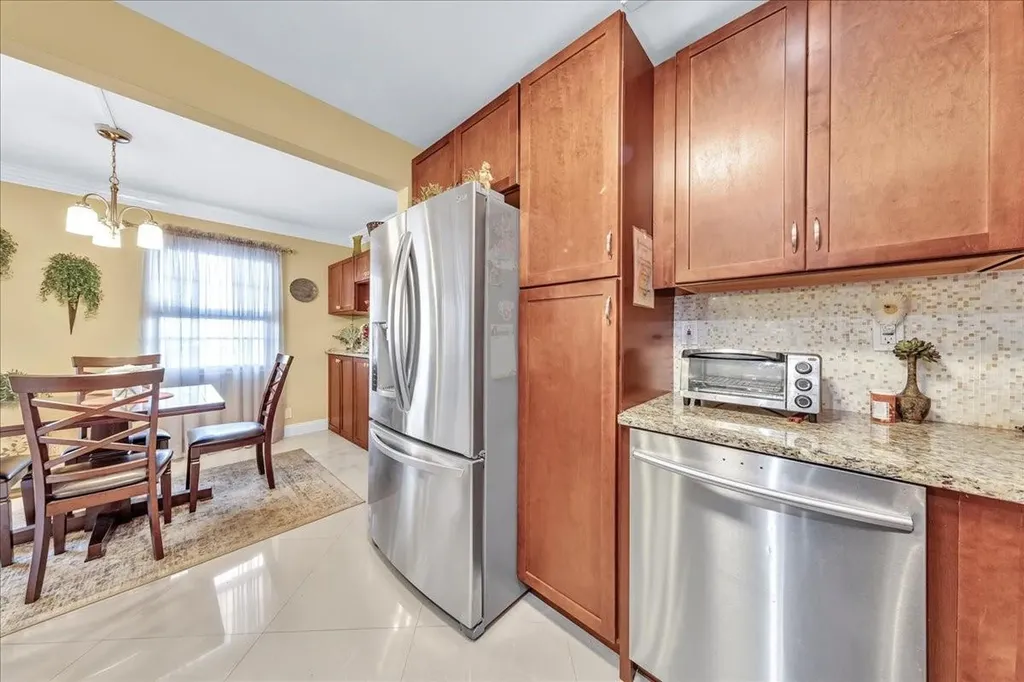 2047 Wolverton C Boca Raton FL 33434