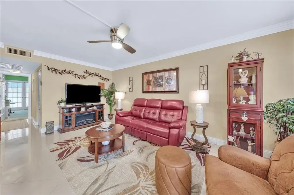 2047 Wolverton C Boca Raton FL 33434