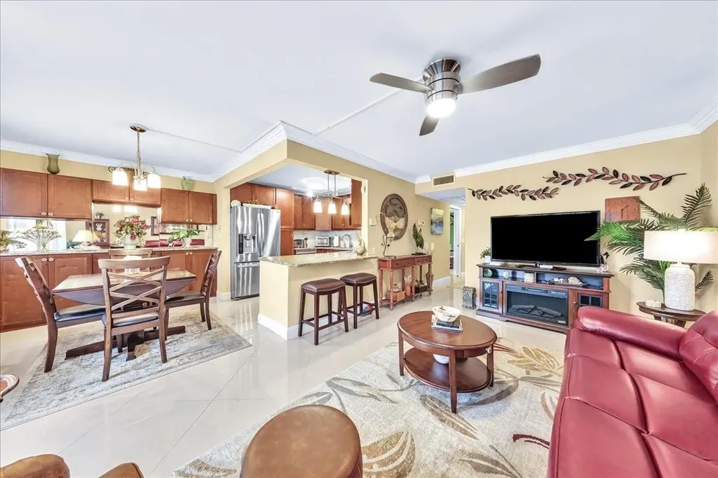 2047 Wolverton C Boca Raton FL 33434