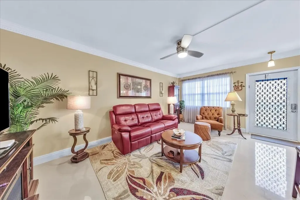 2047 Wolverton C Boca Raton FL 33434