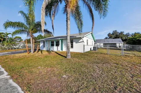 5669 S 35th Court Greenacres FL 33463