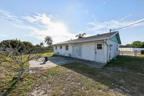 5669 S 35th Court Greenacres FL 33463