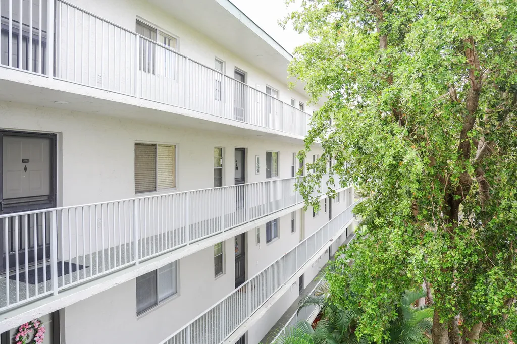2228 N Cypress Bend Drive Pompano Beach FL 33069
