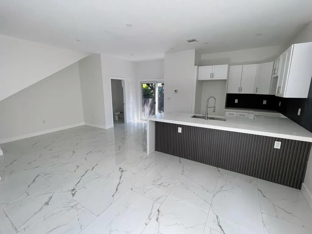 536 NW 13th Avenue Fort Lauderdale FL 33311