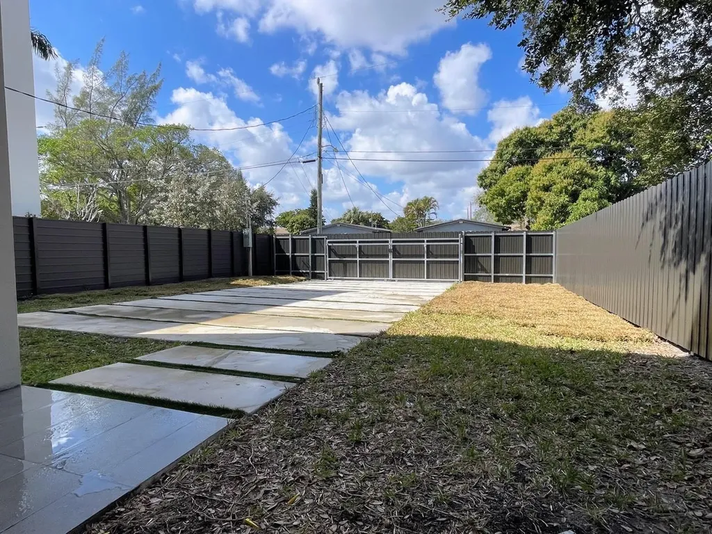 536 NW 13th Avenue Fort Lauderdale FL 33311