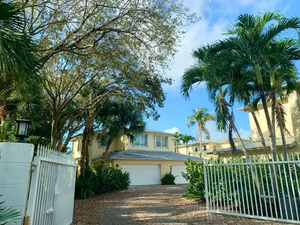 826 SE 4th Court Deerfield Beach FL 33441