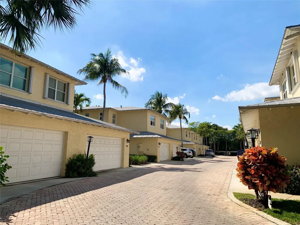 826 SE 4th Court Deerfield Beach FL 33441
