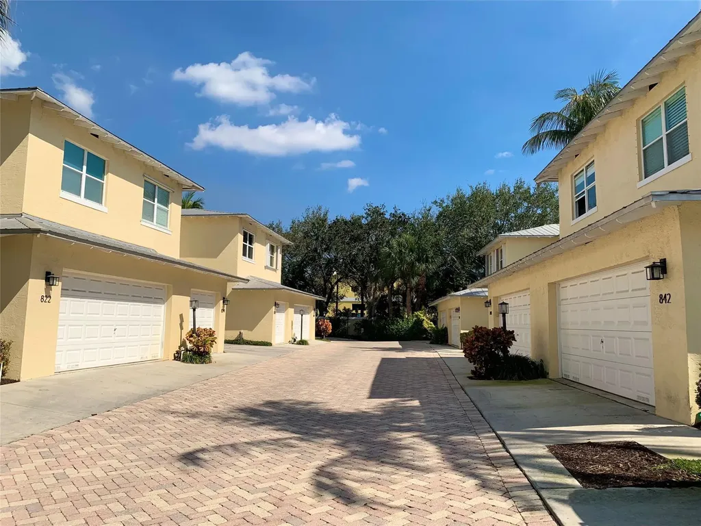 826 SE 4th Court Deerfield Beach FL 33441
