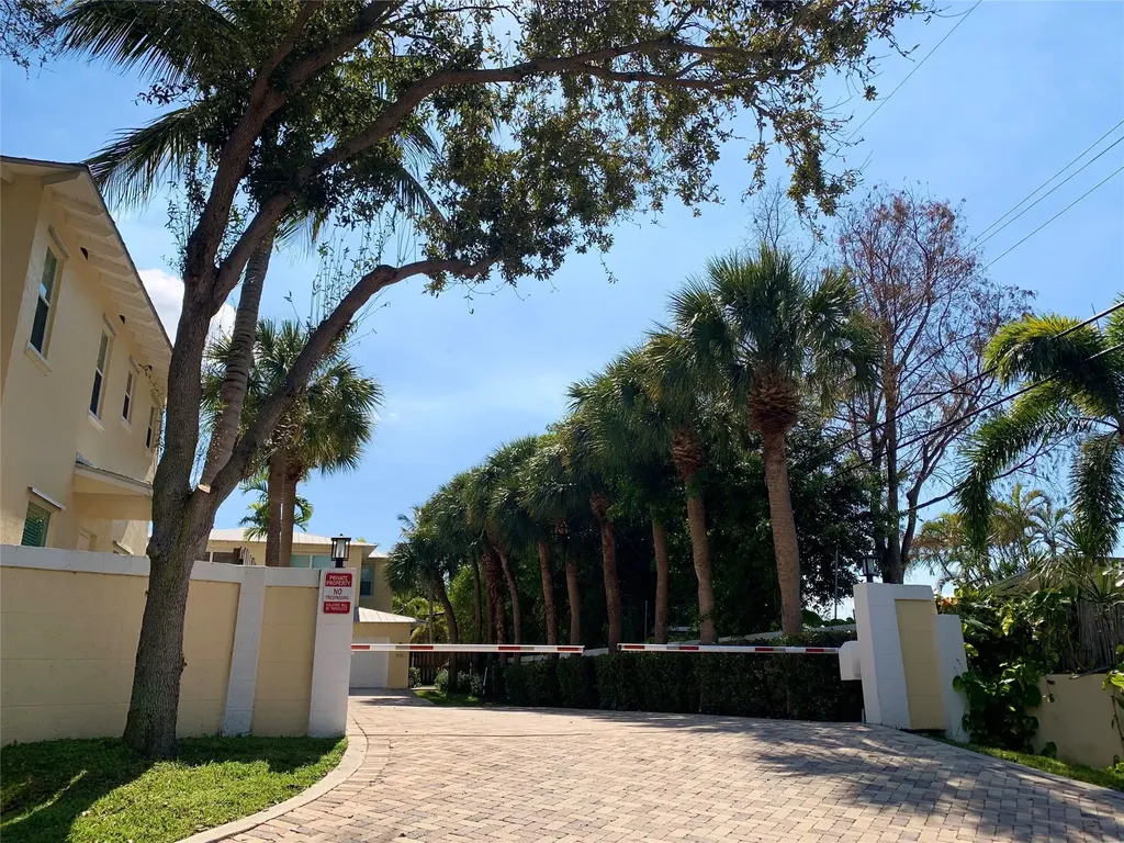 826 SE 4th Court Deerfield Beach FL 33441