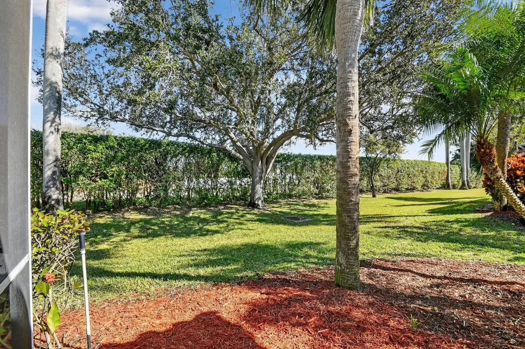 10664 Royal Caribbean Circle Boynton Beach FL 33437