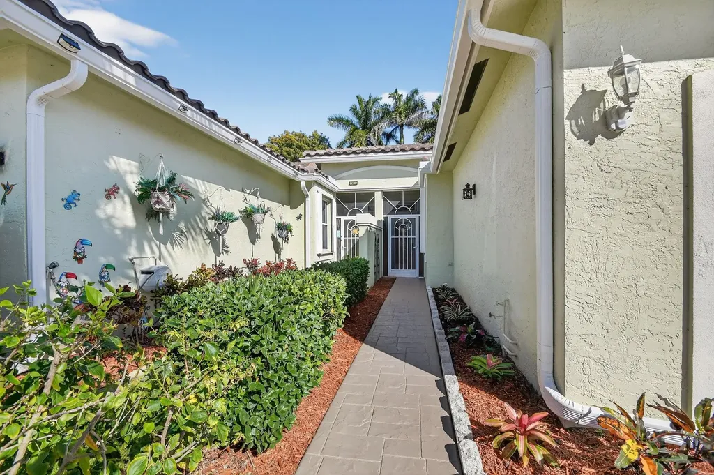 10664 Royal Caribbean Circle Boynton Beach FL 33437