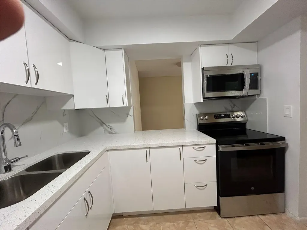 7625 SW 10th Street North Lauderdale FL 33068