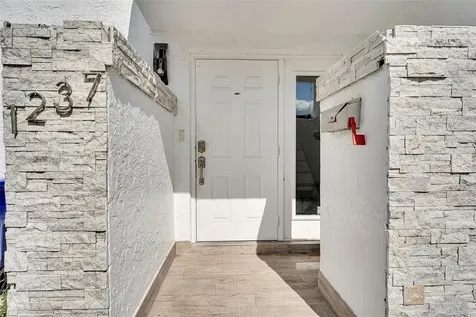 1237 Seaview North Lauderdale FL 33068