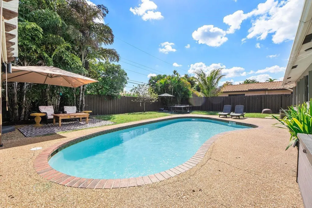 1530 NE 53rd Street Fort Lauderdale FL 33334