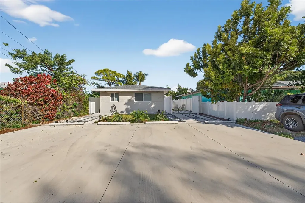 883 NE 33rd Street Oakland Park FL 33334