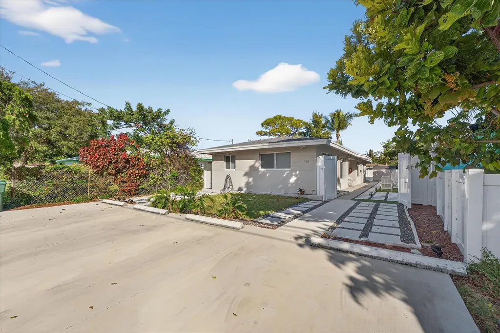 883 NE 33rd Street Oakland Park FL 33334