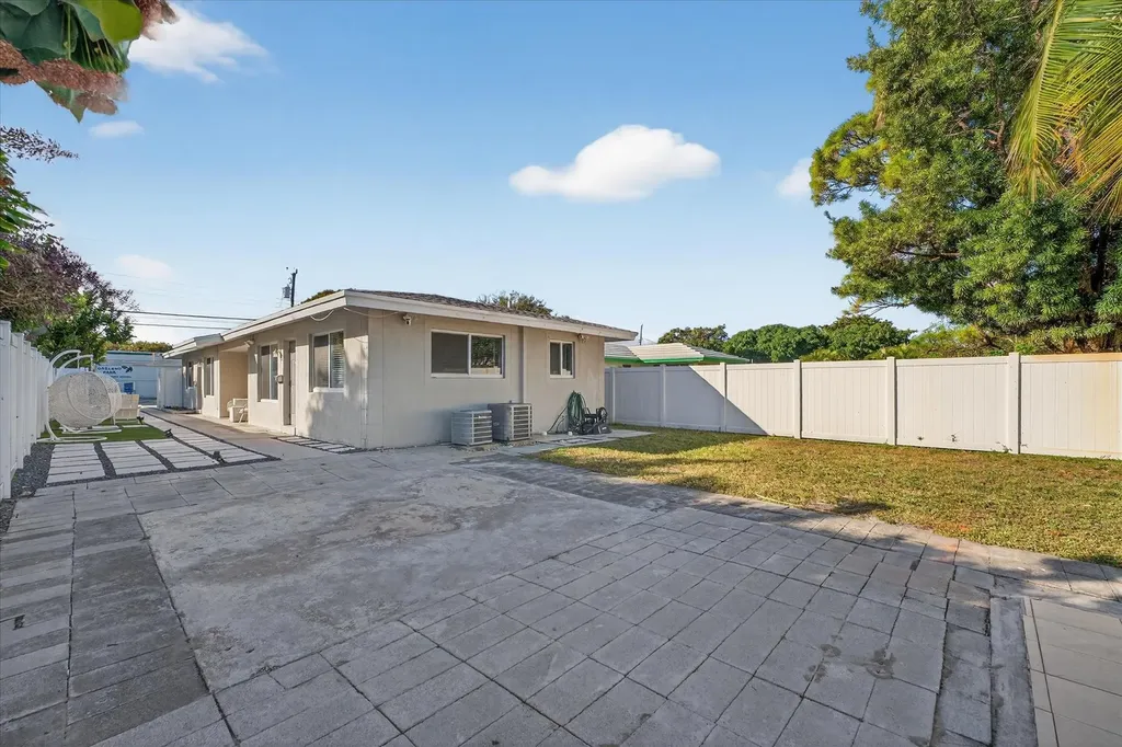 883 NE 33rd Street Oakland Park FL 33334