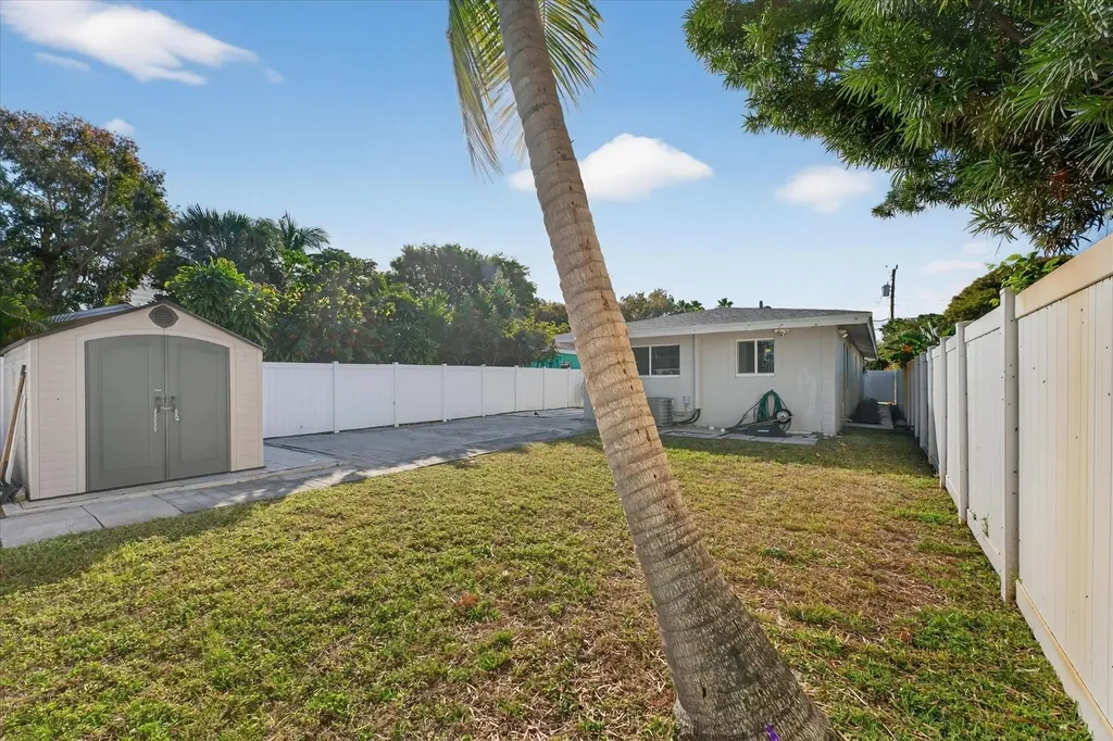 883 NE 33rd Street Oakland Park FL 33334