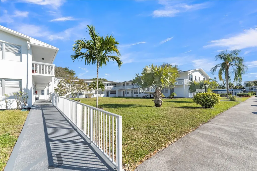 176 Westbury J Deerfield Beach FL 33442