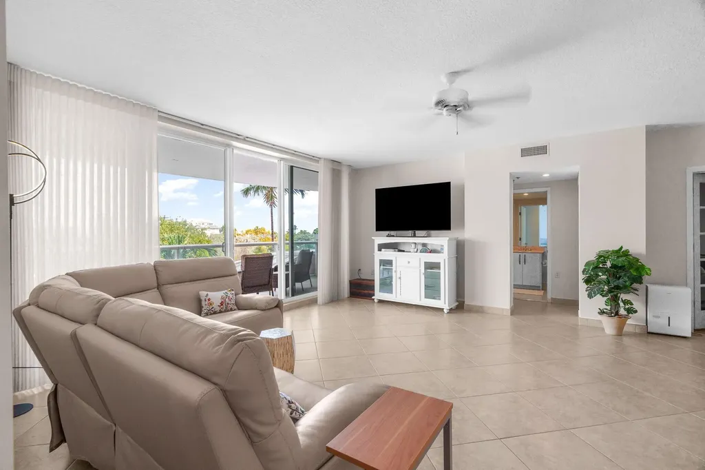 2051 SE 3rd Street Deerfield Beach FL 33441