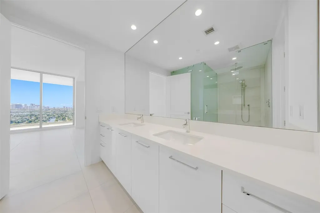 153 N Seabreeze Fort Lauderdale FL 33304