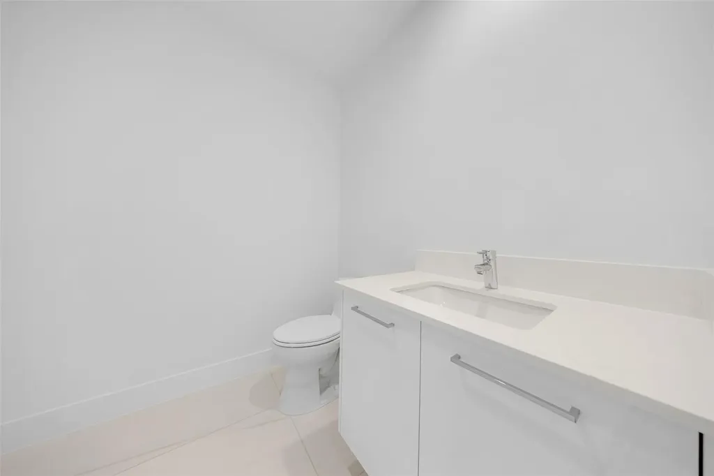 153 N Seabreeze Fort Lauderdale FL 33304