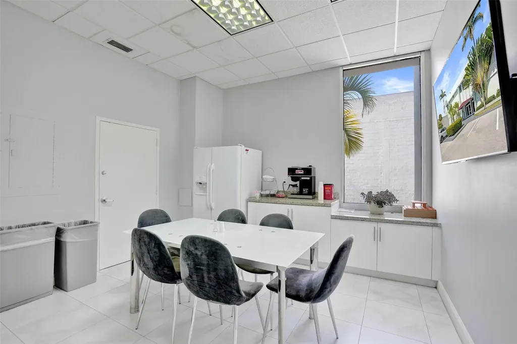 1520 E Sunrise Fort Lauderdale FL 33304