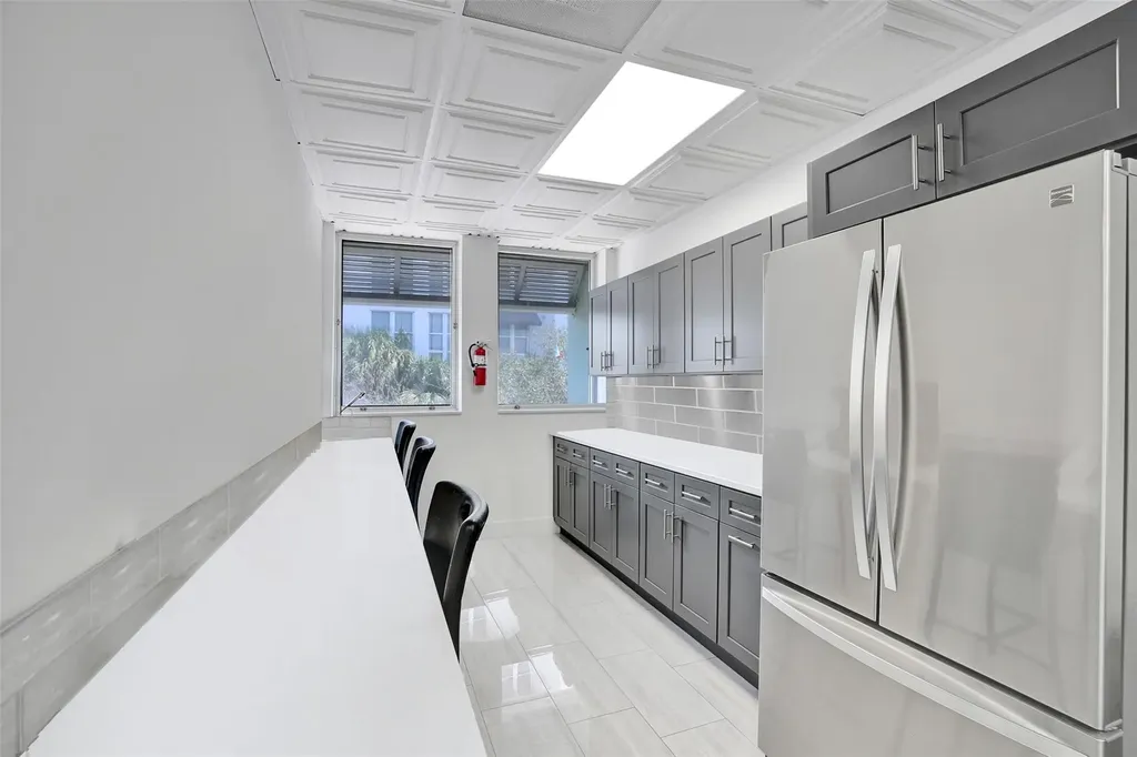 1520 E Sunrise Fort Lauderdale FL 33304