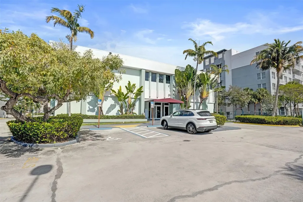 1520 E Sunrise Fort Lauderdale FL 33304