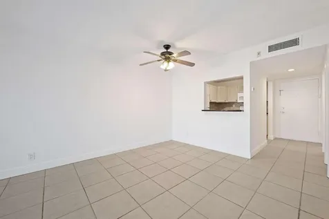 140 Lakeview Drive Weston FL 33326