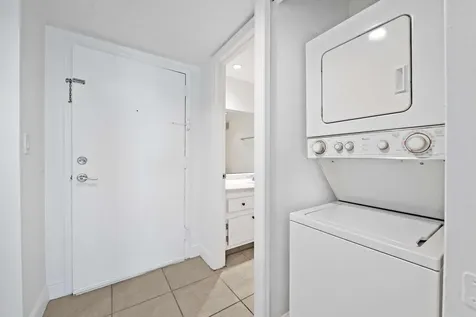 140 Lakeview Drive Weston FL 33326