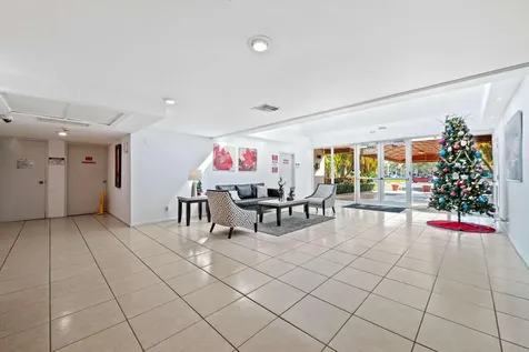 140 Lakeview Drive Weston FL 33326