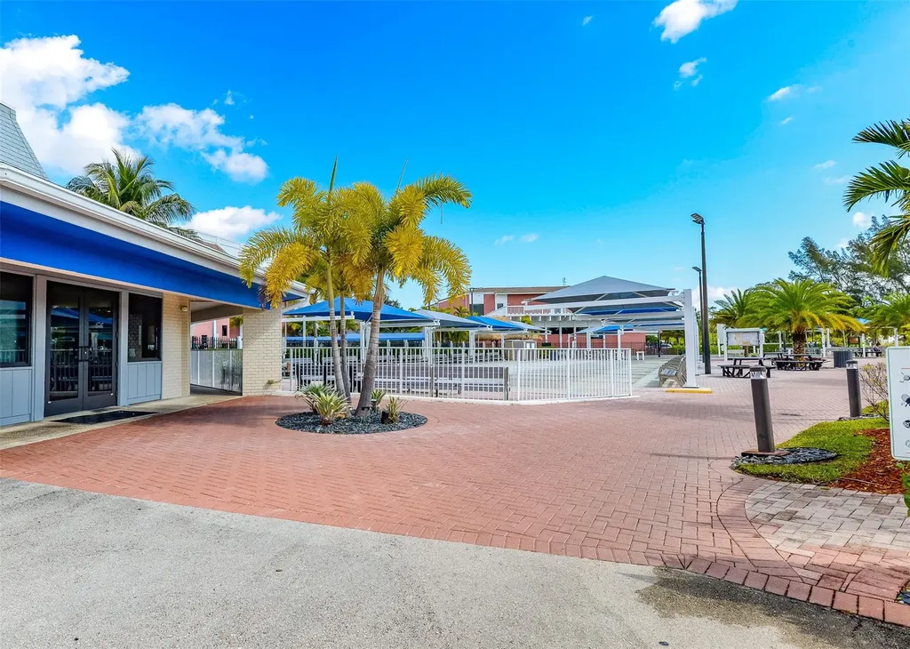 167 Lyndhurst L Deerfield Beach FL 33442