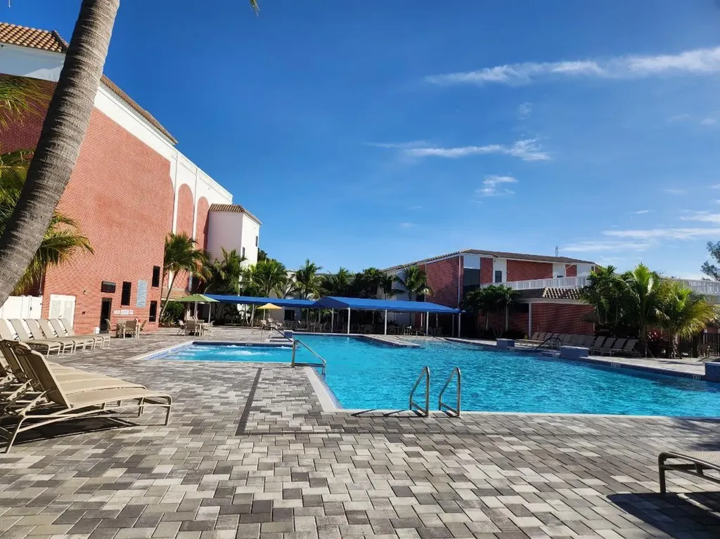 167 Lyndhurst L Deerfield Beach FL 33442