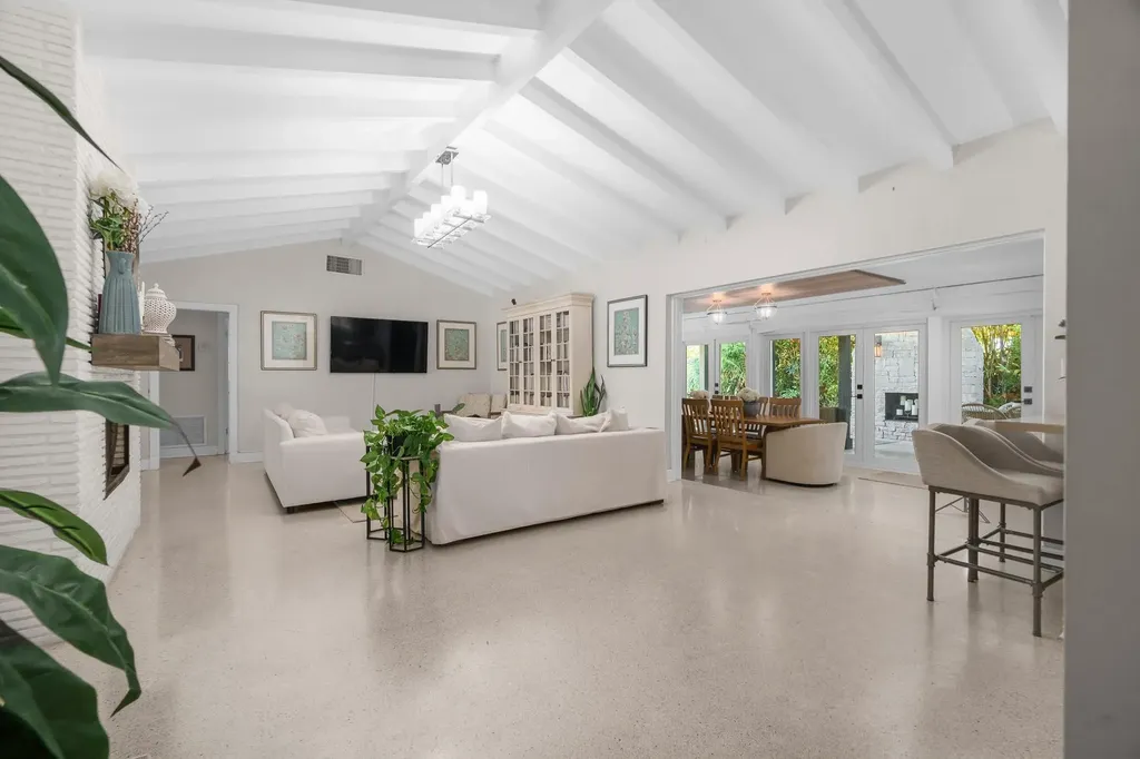 2740 NE 27th Court Fort Lauderdale FL 33306