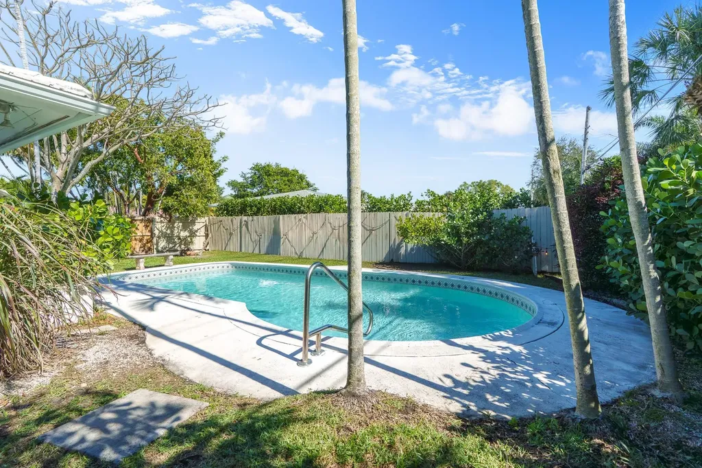 2740 NE 27th Court Fort Lauderdale FL 33306