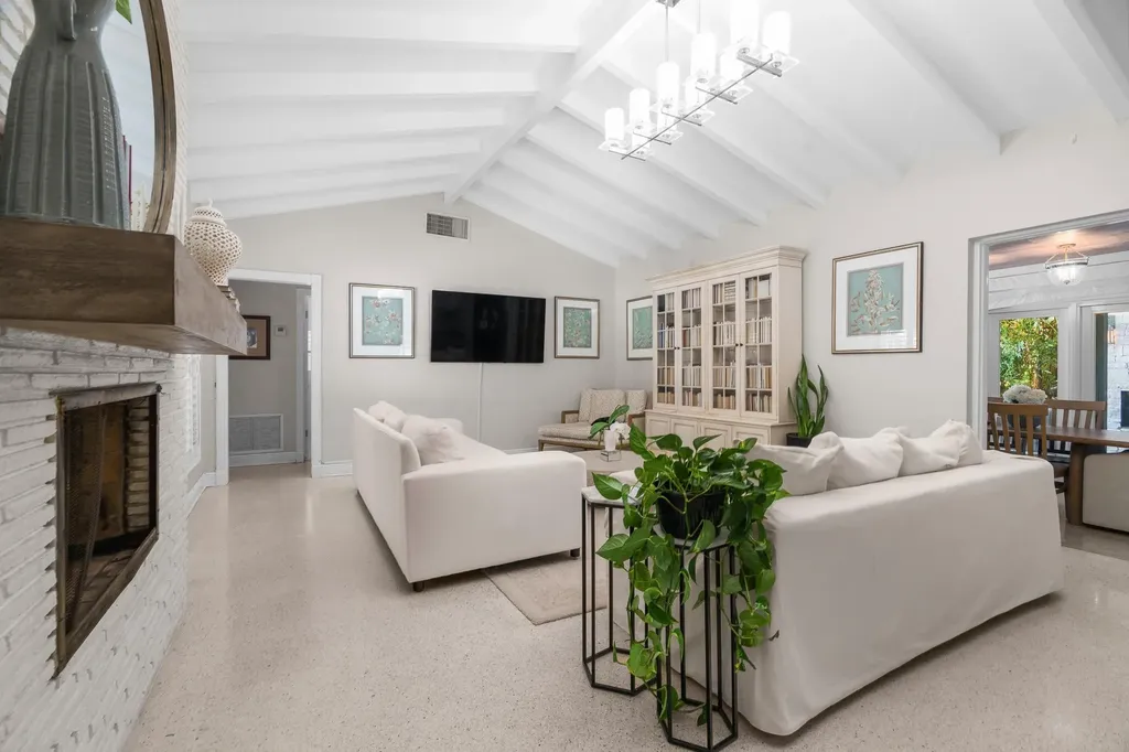2740 NE 27th Court Fort Lauderdale FL 33306