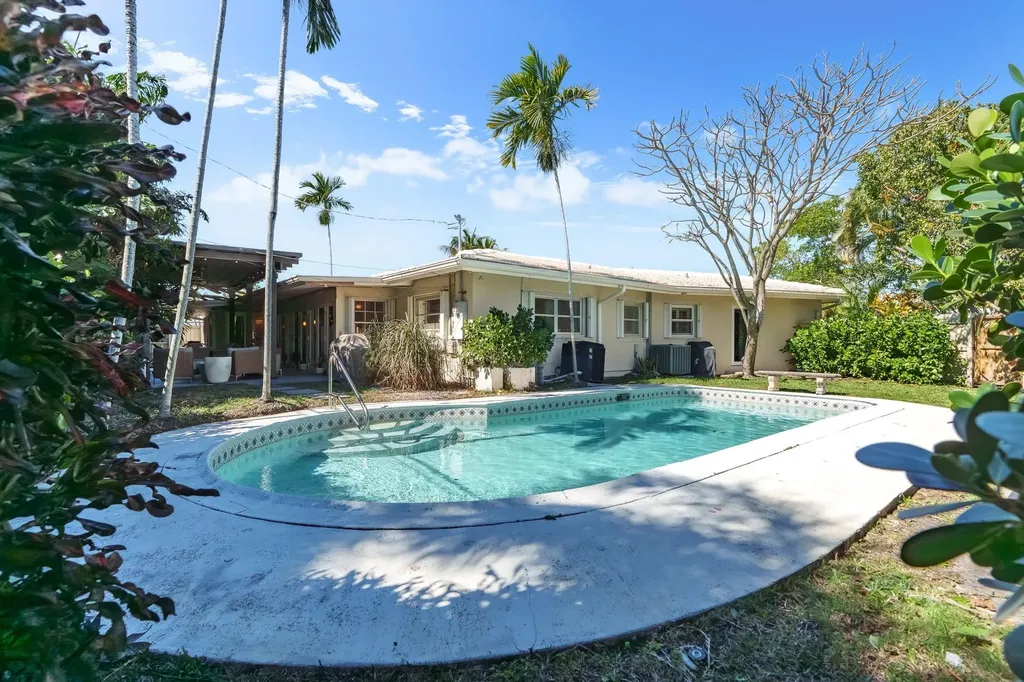 2740 NE 27th Court Fort Lauderdale FL 33306