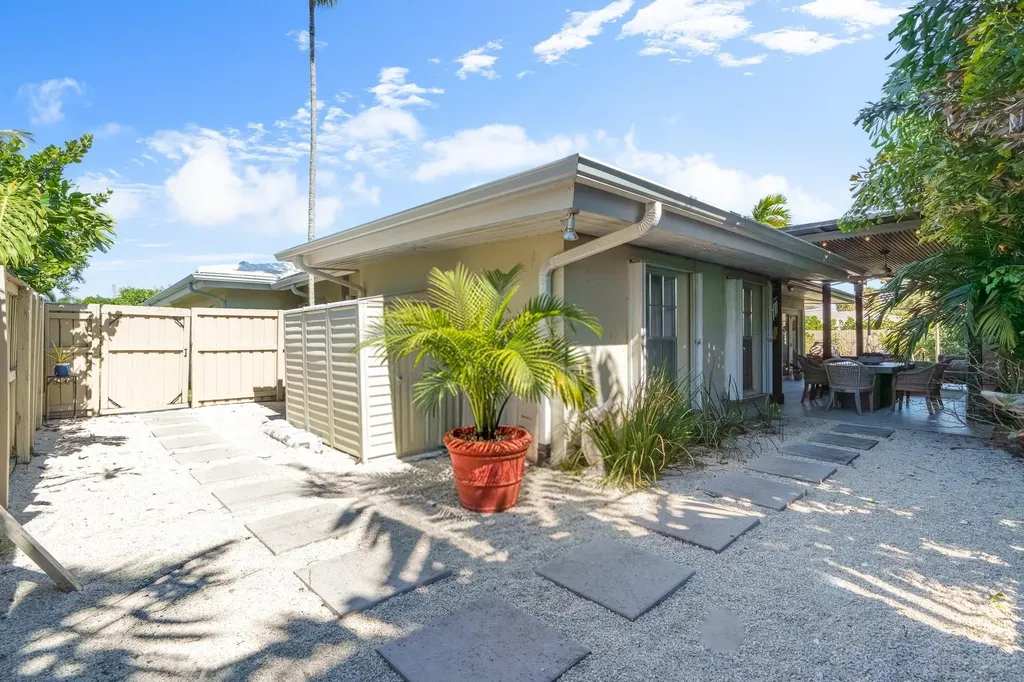 2740 NE 27th Court Fort Lauderdale FL 33306