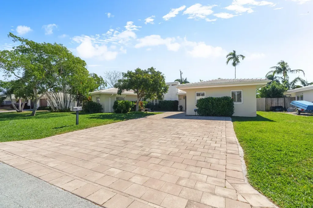 2740 NE 27th Court Fort Lauderdale FL 33306