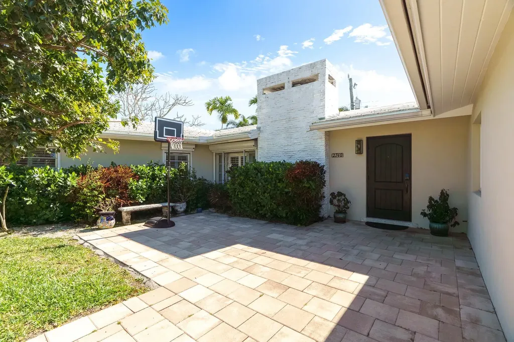 2740 NE 27th Court Fort Lauderdale FL 33306