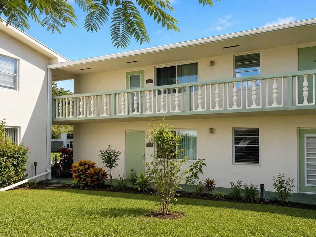 148 Farnham G Deerfield Beach FL 33442