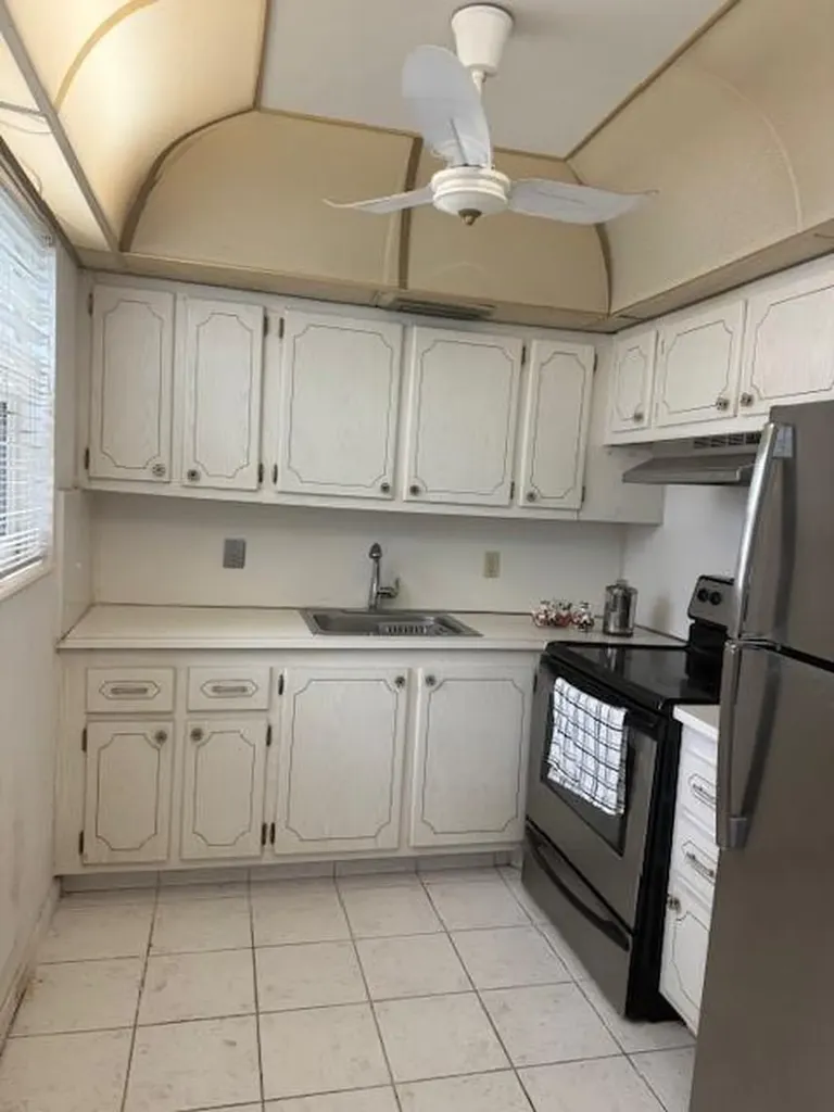148 Farnham G Deerfield Beach FL 33442