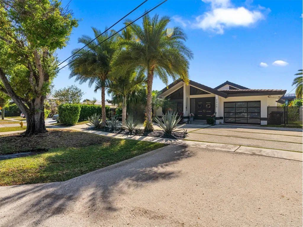 2430 NE 49th Street Lighthouse Point FL 33064