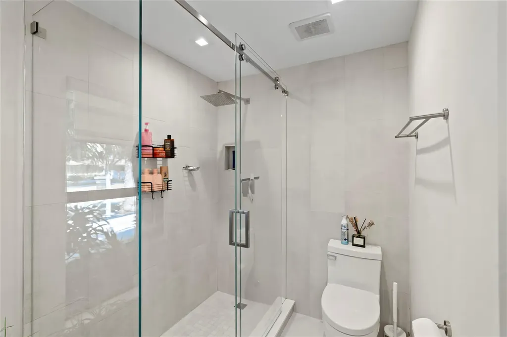 2430 NE 49th Street Lighthouse Point FL 33064